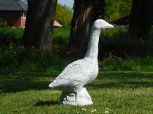 Tuinbeeld gans, steen, beeld voor in de tuin of bij de vijver