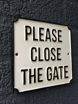 Bordje emaille 'please close the gate' voor op de deur of poort