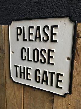 Bordje emaille 'please close the gate' voor op de deur of poort