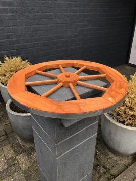 Prachtig mooi rusticaal houten wagenwiel