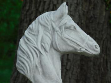 Sculptuur paardenhoofd, vol steen