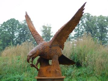 Adler auf rundem Sockel, 135 cm, Gartendekoration aus Gusseisen