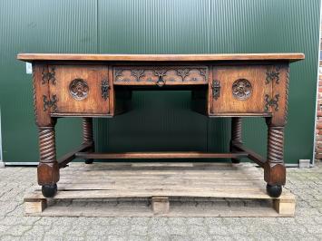 Nostalgisch antiek eiken bureau, fors in formaat, vintage meubel