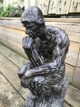 Beeld van de denker 'THE THINKER', polystone beeld