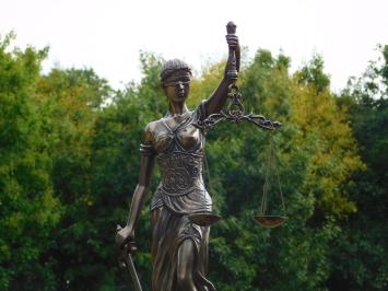 Groot beeld van Vrouwe Justitia, brons-look