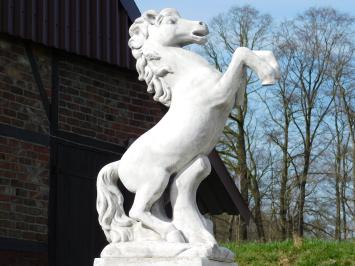 Gartenskulptur Pferd, Stein, tänzelnde Pferdeskulptur