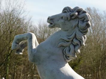 Tuinbeeld paard, steen, steigerend paardsculptuur