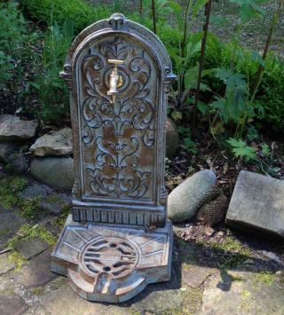 Ornamentaler Gartenbrunnen, Standbrunnen für den Garten