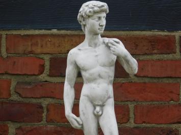 Statue David auf Sockel | 105 cm hoch | Stein | Weiß und Grautöne