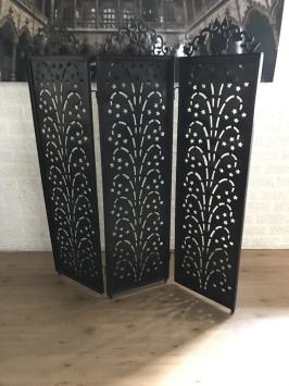 Zware ijzeren divider voor binnen en voor in de tuin, fraai!