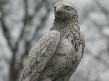 Steinhabicht - Weiß mit Grau - Tierskulptur