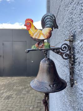 Deur-post-bel-klok-gietijzer haan in kleur