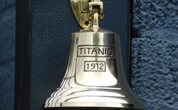 Bel 'Titanic 1912' met touw, messing, S