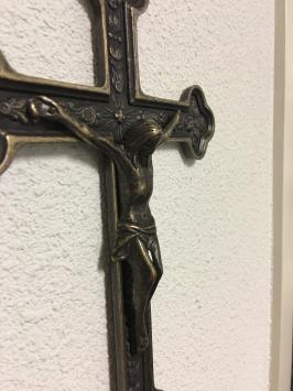 Messing muurdecoratie - Jezus aan het kruis - INRI