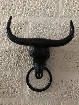 Gietijzeren  bull skull met handdoek ring, zwart