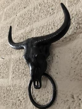 Gietijzeren  bull skull met handdoek ring, zwart