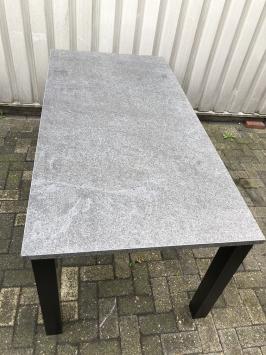 Buitentafel voor het leven, granieten blad op stalen frame