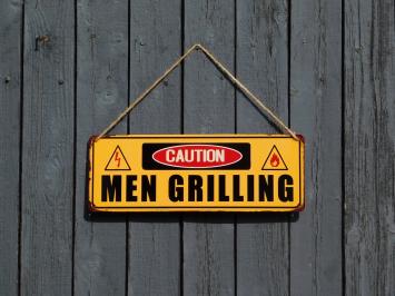 Wandbord - Caution Men Grilling - metaal